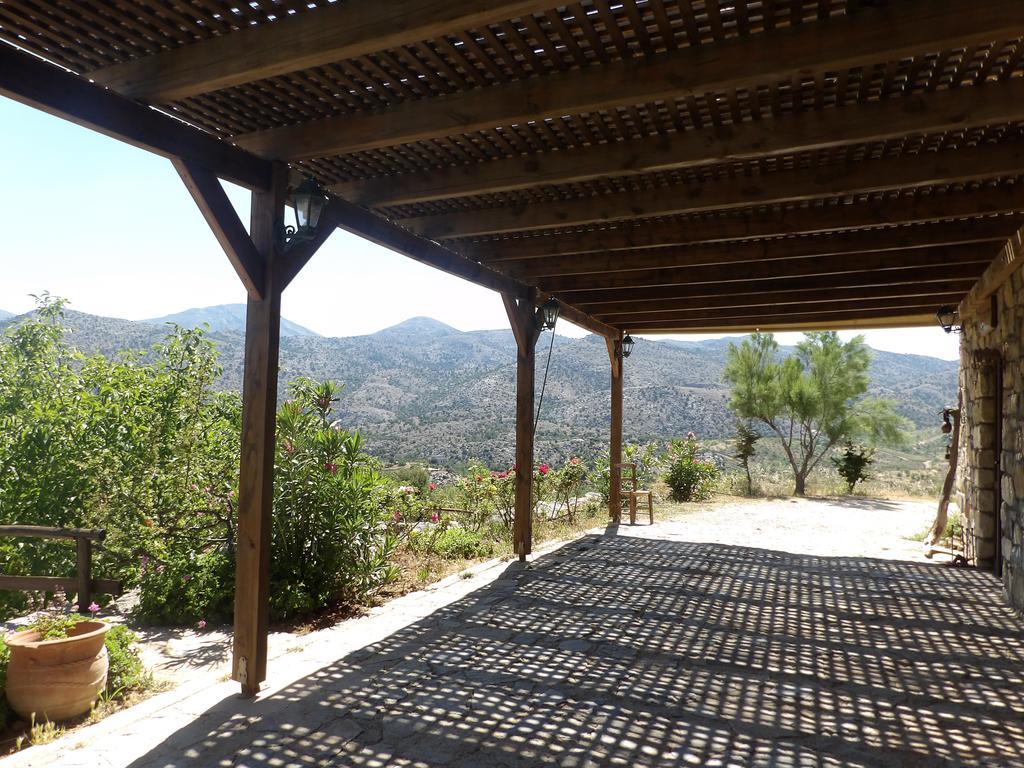 Arodamos Guesthouse Krousonas  Bagian luar foto