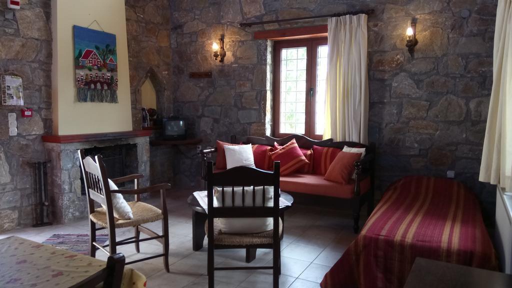 Arodamos Guesthouse Krousonas  Bagian luar foto
